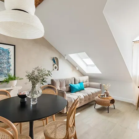 Old Town Experience, Sea View, Center&beach, 2bthr Apartamento